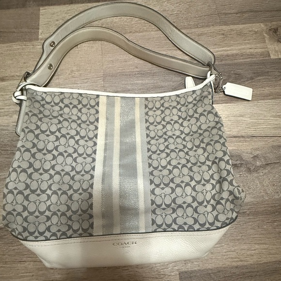 Coach Gray and Cream Patterned Shoulder Bag - Picture 6 of 14